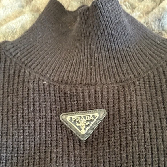 Black Cropped Turtleneck Sweater - Picture 2 of 2